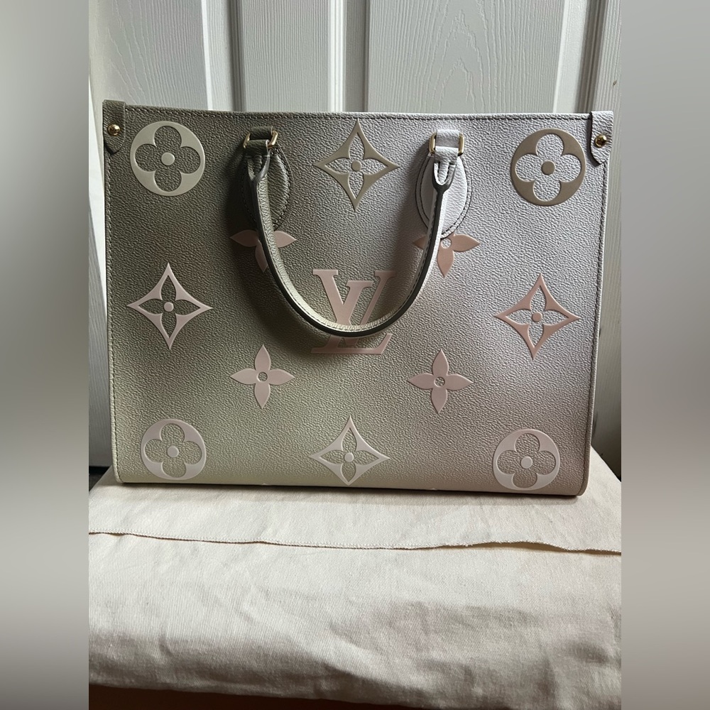 Louis Vuitton OntheGo MM Sunset Khaki